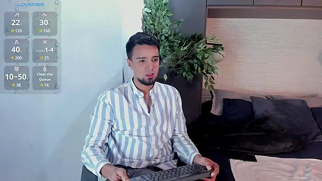 Snapshot of Edward_max chatting on 02.16.25 Edward max online show from 02.16.25