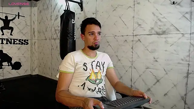 Snapshot of Edward_max chatting on 02.19.25 Edward max online show from 02.19.25