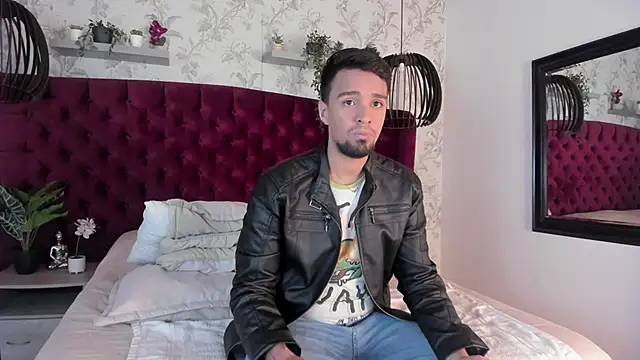 Snapshot of Edward_max chatting on 03.18.25 Edward max online show from 03.18.25