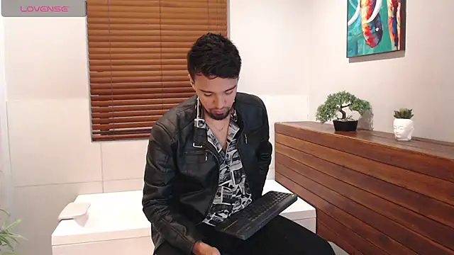 Snapshot of Edward_max chatting on 03.22.25 Edward max online show from 03.22.25
