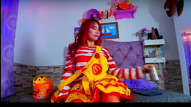 Melannytaylor online show from 10.31.25