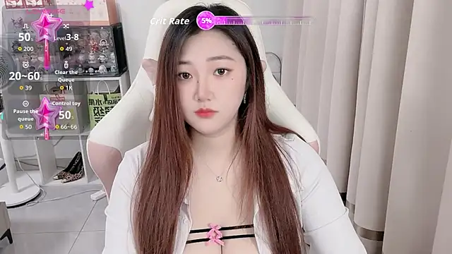 Snapshot of Stars_Elyn chatting on 10.13.25 Stars Elyn online show from 10.13.25