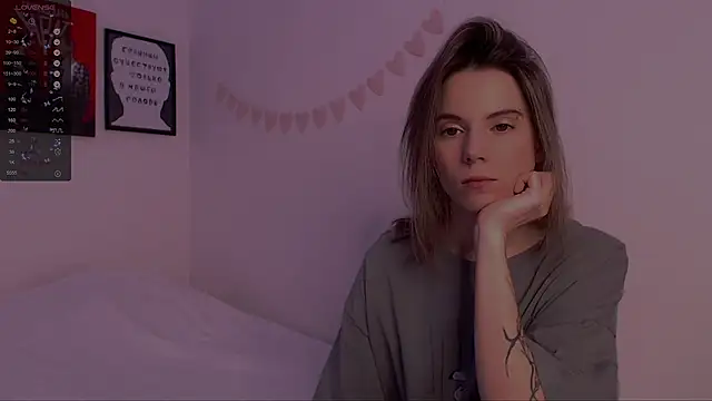 Snapshot of _ni_kiss chatting on 12.17.24 ni kiss online show from 12.17.24