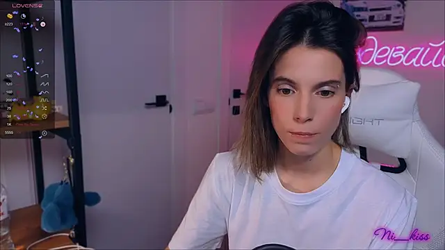 Snapshot of _ni_kiss chatting on 09.17.25 ni kiss online show from 09.17.25