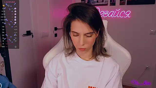 Snapshot of _ni_kiss chatting on 11.19.25 ni kiss online show from 11.19.25