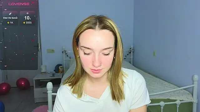 Wild Sophie  online show from 12.03.25