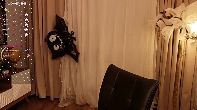 Snapshot of margeriTirell chatting on 11.12.25 margeriTirell online show from 11.12.25