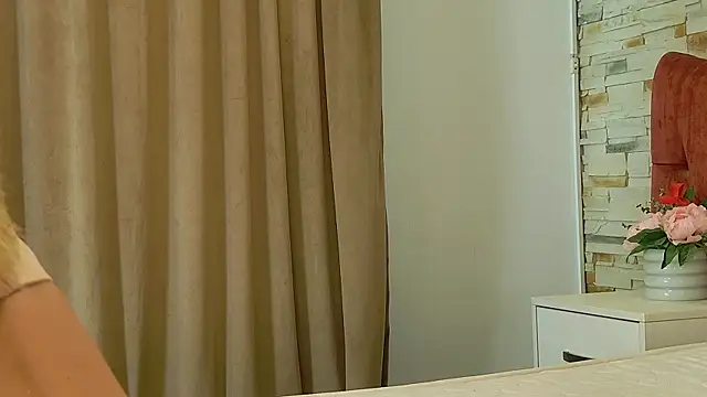 LaurynCopper online show from 09.22.25