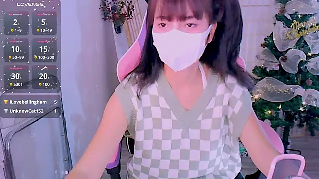 Snapshot of desiregirl69 chatting on 12.11.24 desiregirl69 online show from 12.11.24