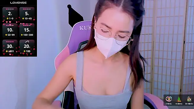 Snapshot of desiregirl69 chatting on 02.05.25 desiregirl69 online show from 02.05.25