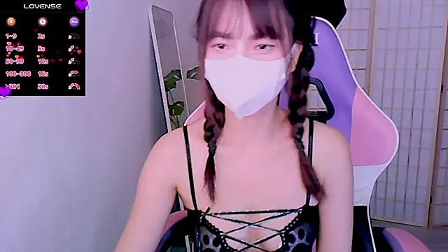 Snapshot of desiregirl69 chatting on 03.03.25 desiregirl69 online show from 03.03.25