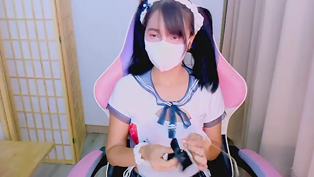 Snapshot of desiregirl69 chatting on 02.19.26 desiregirl69 online show from 02.19.26