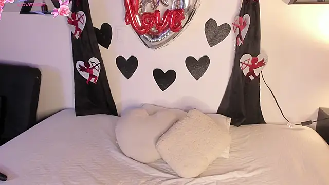 Khenta Michells online show from 02.14.26