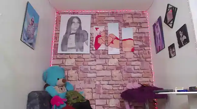 Snapshot of vixenxqueens chatting on 03.16.25 vixenxqueens online show from 03.16.25