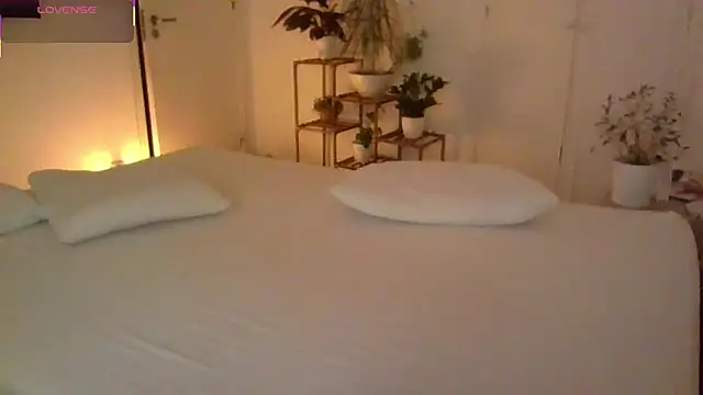 yournextdoorhottie online show from 04.03.26