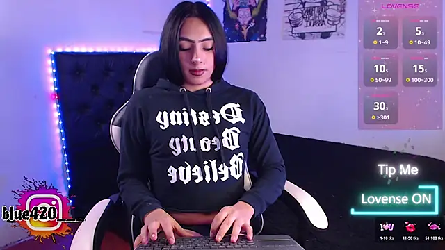 Skyler  blue4 online show from 11.13.25