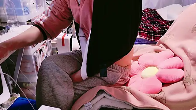 Im IVE LOVE online show from 12.12.24