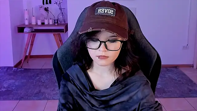 Elainebeness online show from 12.27.24