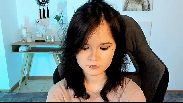 Elainebeness online show from 02.28.25