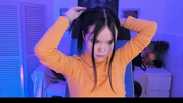 Elainebeness online show from 10.26.25