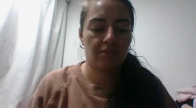  karlie kloss  online show from 12.02.24