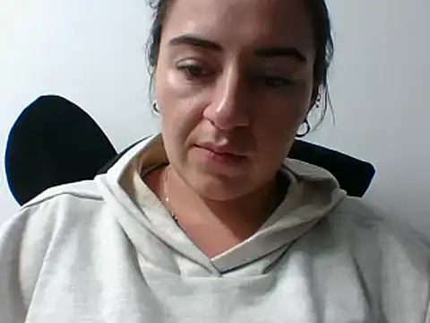  karlie kloss  online show from 12.27.24