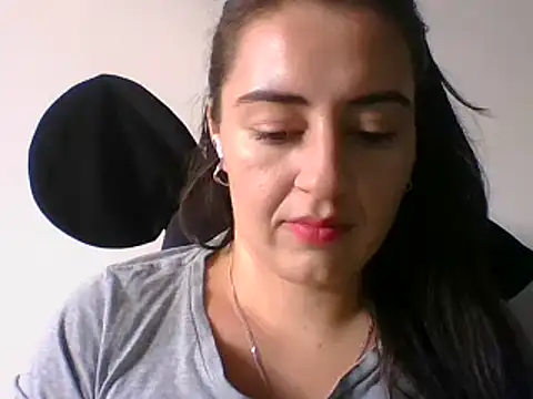  karlie kloss  online show from 01.31.25