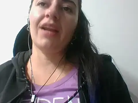  karlie kloss  online show from 02.08.25