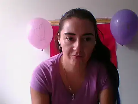  karlie kloss  online show from 02.14.25