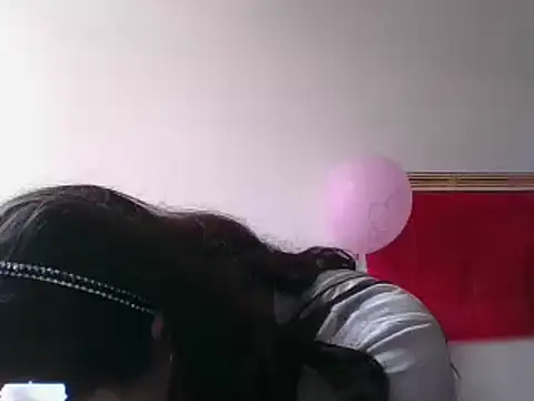  karlie kloss  online show from 02.18.25