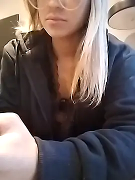 Snapshot of fofinhaa12 chatting on 09.15.25 fofinhaa12 online show from 09.15.25