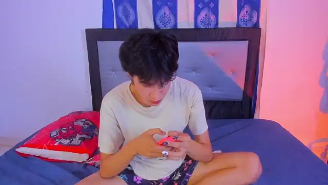 Snapshot of Johhan__Lee chatting on 12.12.24 Johhan Lee online show from 12.12.24