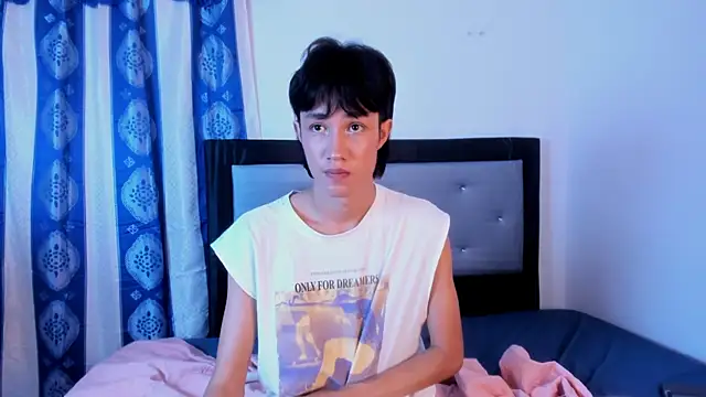 Snapshot of Johhan__Lee chatting on 01.15.25 Johhan Lee online show from 01.15.25