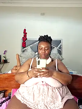 Snapshot of ThickianaRider chatting on 05.19.26 ThickianaRider online show from 05.19.26