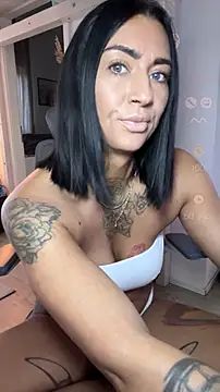 Snapshot of IntiMia chatting on 02.26.26 IntiMia online show from 02.26.26