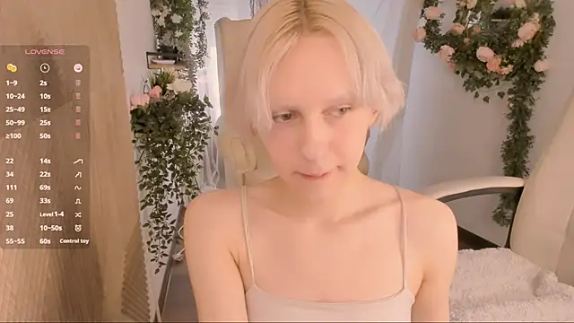 Snapshot of edward_holy chatting on 11.08.25 edward holy online show from 11.08.25