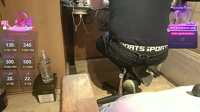 Snapshot of misteryman1956 chatting on 04.10.26 misteryman1956 online show from 04.10.26