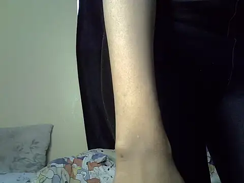 Snapshot of Horny-slut_ chatting on 02.22.25 Horny-slut online show from 02.22.25