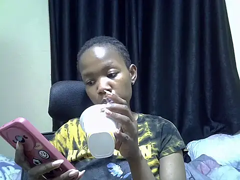 Snapshot of Horny-slut_ chatting on 09.09.25 Horny-slut online show from 09.09.25