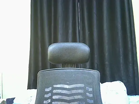 Snapshot of Horny-slut_ chatting on 09.18.25 Horny-slut online show from 09.18.25