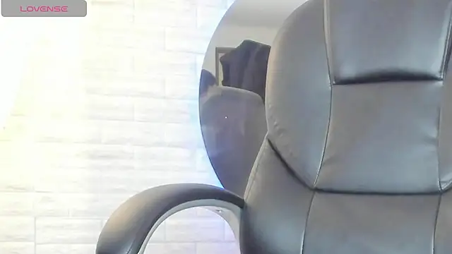 nicole  parker1 online show from 02.05.25