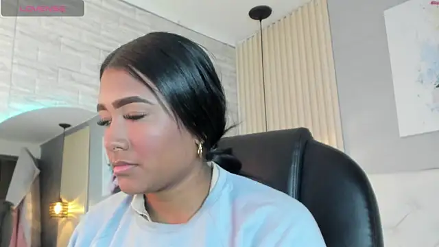 nicole  parker1 online show from 02.19.25