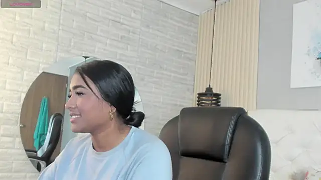 nicole  parker1 online show from 02.23.25