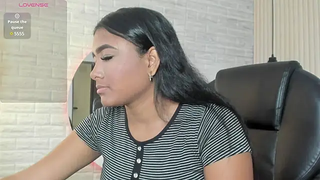 nicole  parker1 online show from 03.05.25