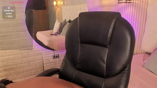 nicole  parker1 online show from 03.05.25