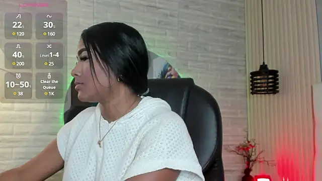 nicole  parker1 online show from 03.15.25