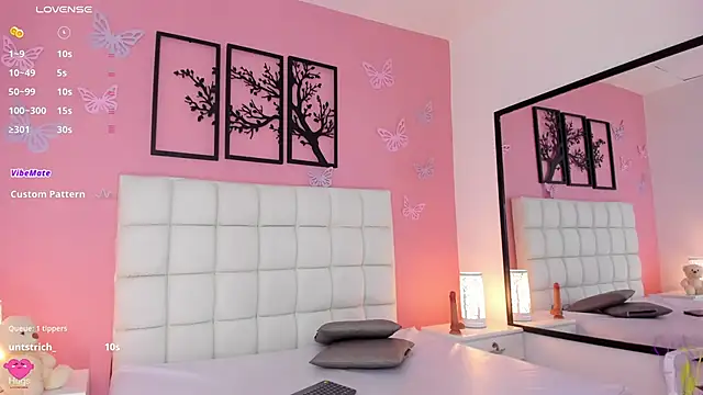 Snapshot of RenataJhonson_ chatting on 03.08.25 RenataJhonson online show from 03.08.25