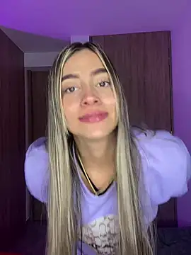 Snapshot of Issabela_G1 chatting on 12.15.24 Issabela G1 online show from 12.15.24