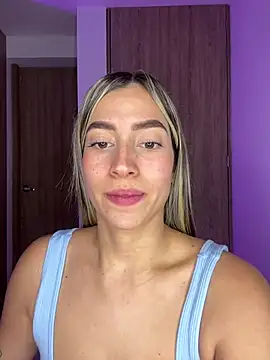 Snapshot of Issabela_G1 chatting on 12.22.24 Issabela G1 online show from 12.22.24