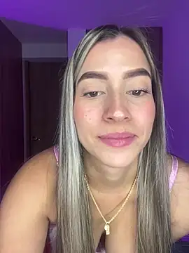 Snapshot of Issabela_G1 chatting on 12.24.24 Issabela G1 online show from 12.24.24